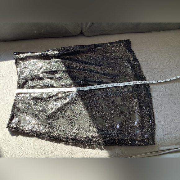 Beautiful sequined skirt-SO DRESSY 💖💖💖 - Picture 8 of 10